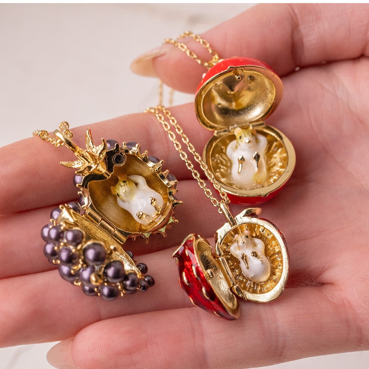 Heart Locket Necklace Photo - Yeni Meyveli Paskalya Yumurtası Kolye Açılıp