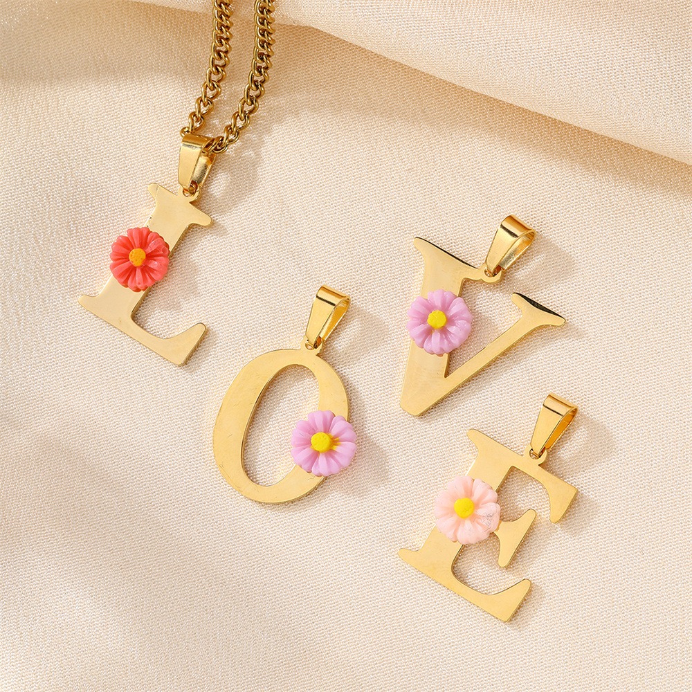 Kişiye Özel Papatya Baş Harfli - Initial Letter Necklace 18K Gold incelemesi ve fiyatı