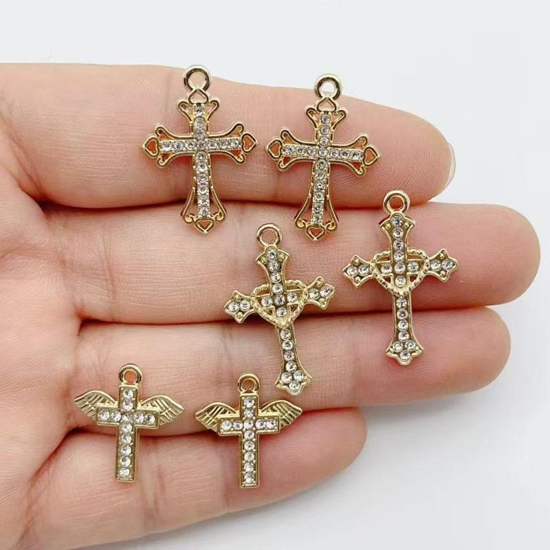 10 adet Elmas İşlemeli Altın K - Cross Pendant Necklace Gold incelemesi ve fiyatı