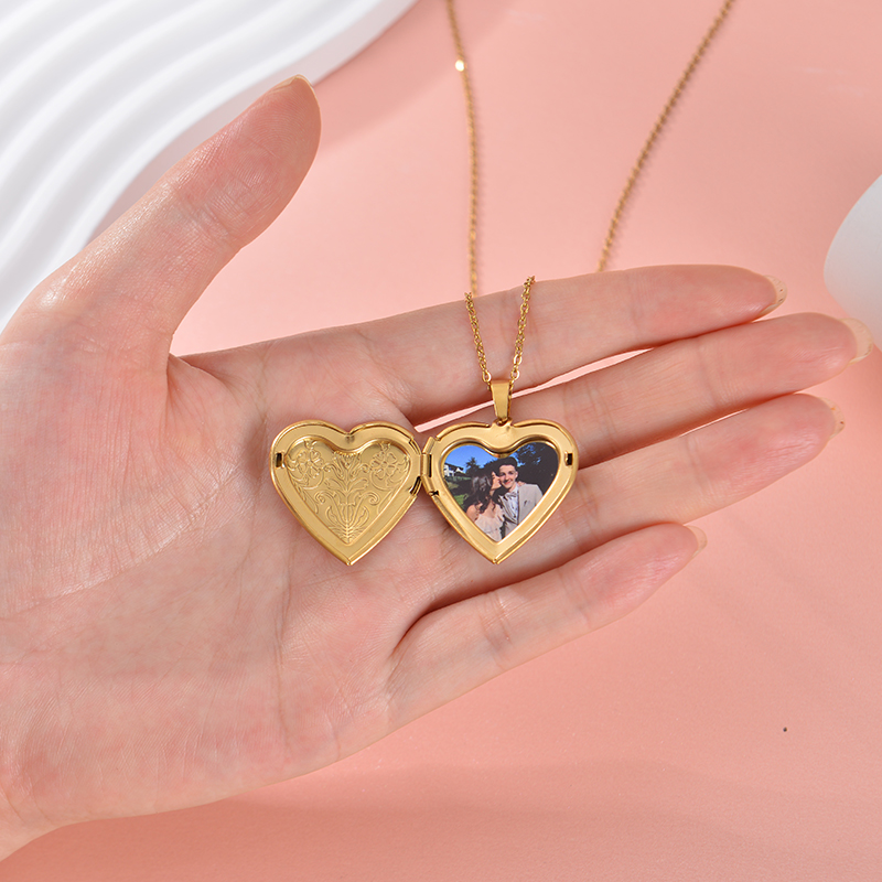 Kişiye Özel Madalyon Kolye Öze - Heart Locket Necklace Photo incelemesi ve fiyatı