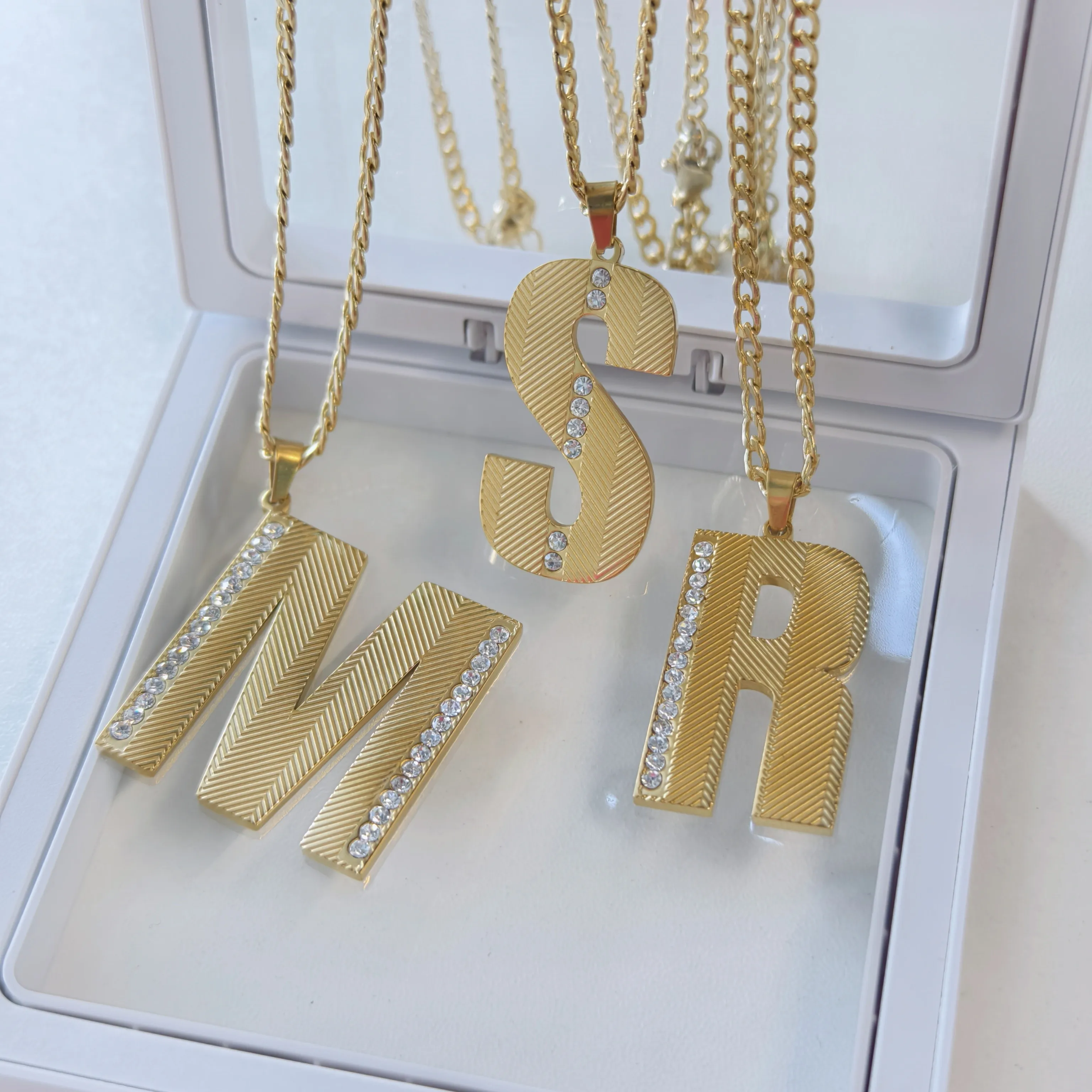 18K ALTIN VERMEIL DOKULU HARFL - Initial Letter Necklace 18K Gold incelemesi ve fiyatı
